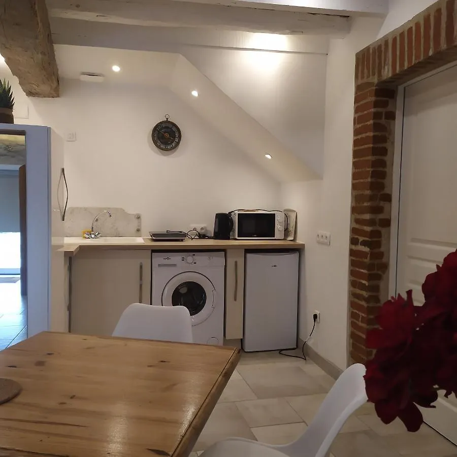 A 10Mn De Vichy Studio Dans Ancienne Etable 0*,  France